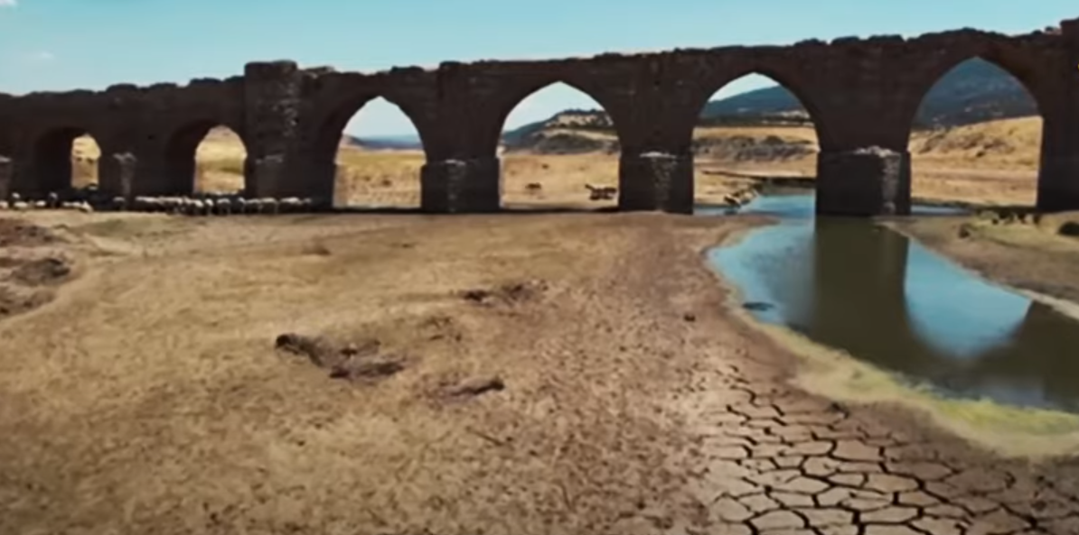 aquaduct with dried out river bed